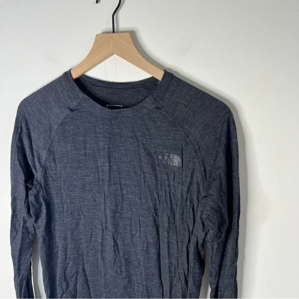 The North Face Men's Charcoal Long Sleeve Wool Baselayer Tee size Small